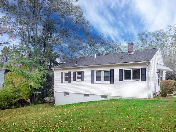 3rd image of 410 Kenoza Ave