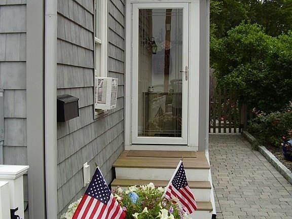 3rd image of 184 Water St