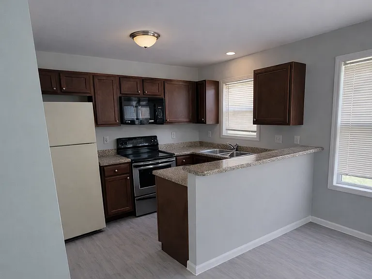 962 Stewarts Creek Dr #1 — Photo 6