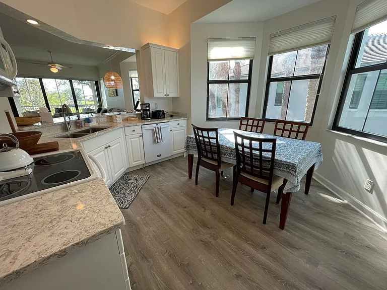 2377 Ravenna Blvd #202 — Photo 8