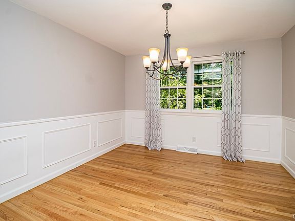 5th image of 4877 Edgeworth Dr