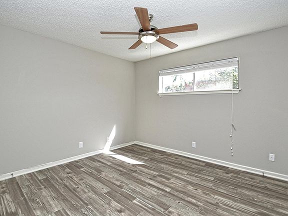 4th image of 1232 E 38th 1/2 St #212