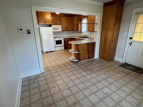 3rd image of 109 Mimosa Ave