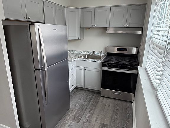 5th image of 418 W Jefferson St APT A