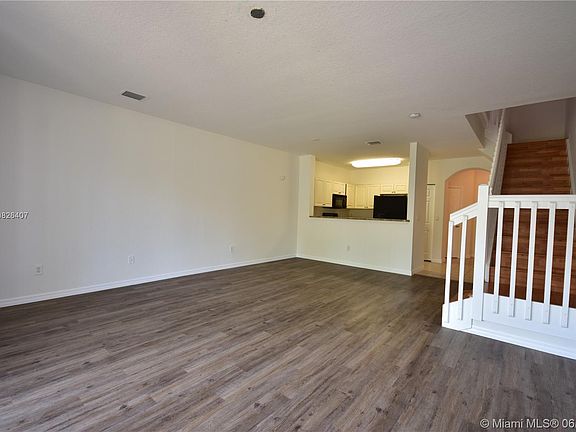 4th image of 1952 Gardenia Ct #1952