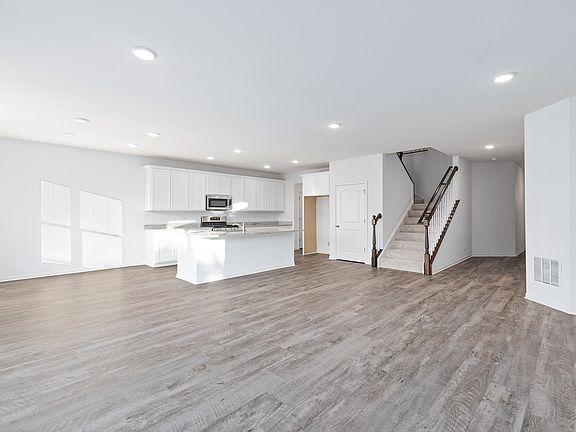 4th image of 740 Riverbank Dr #4-2