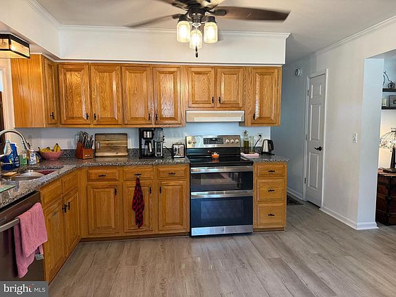 5th image of 149 Laurel Ave