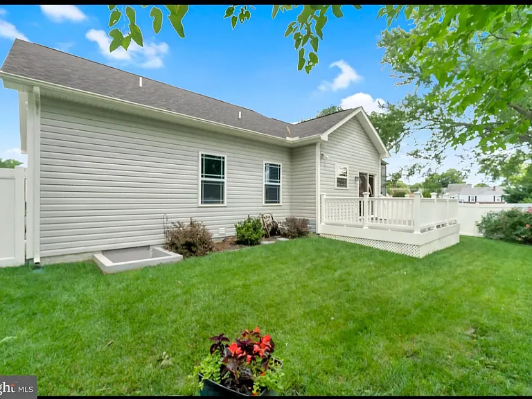 106 Ridgeway St — Photo 3