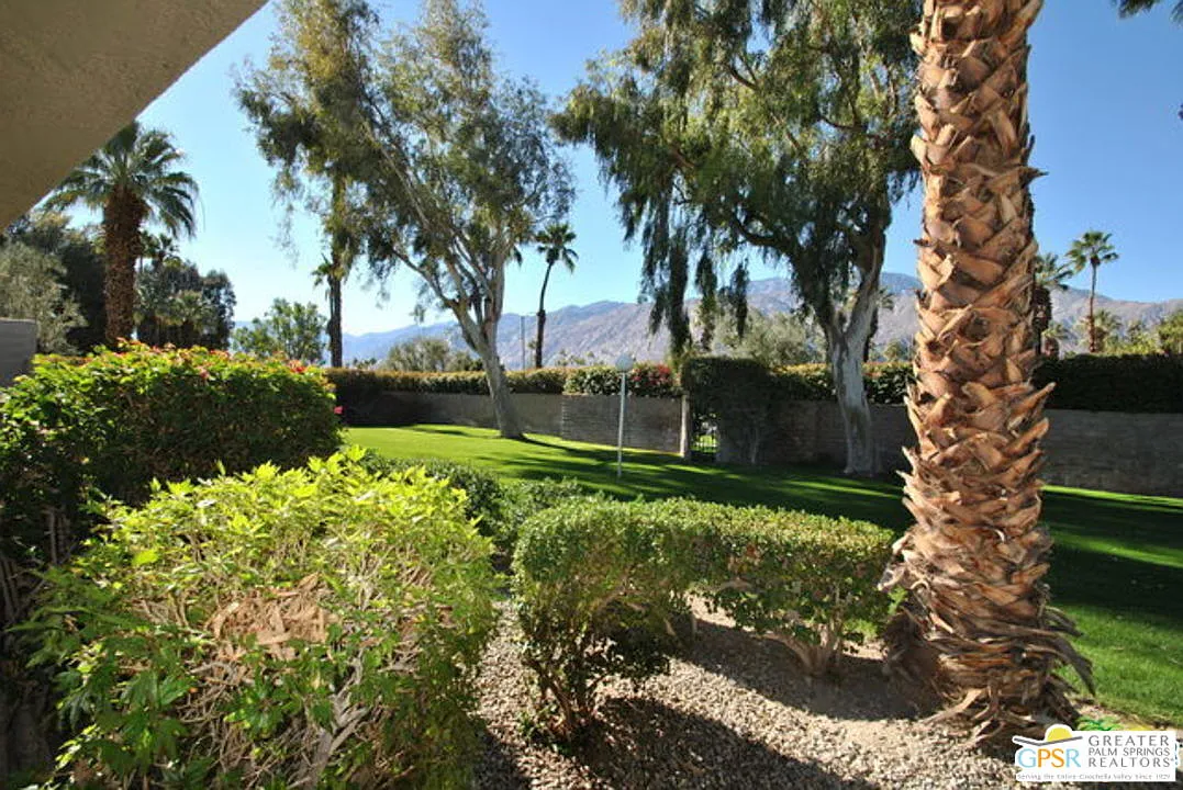 2 bed, 2.0 bath, 1050 sqft, $2,600 — Photo 2