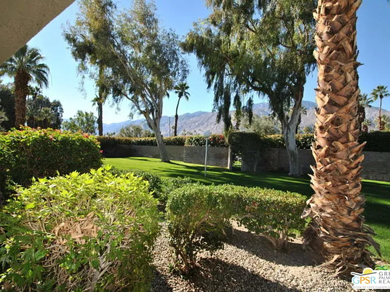 1751 E Sandalwood Dr — Photo 2