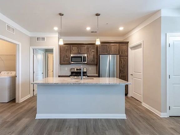 3rd image of 14324 Wexford Dr