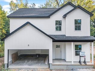 100 Larkspur Dr, Greenville, SC 29617
