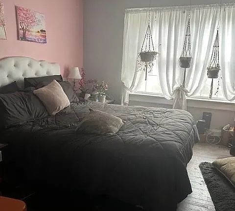 5th image of 605 Dexter St