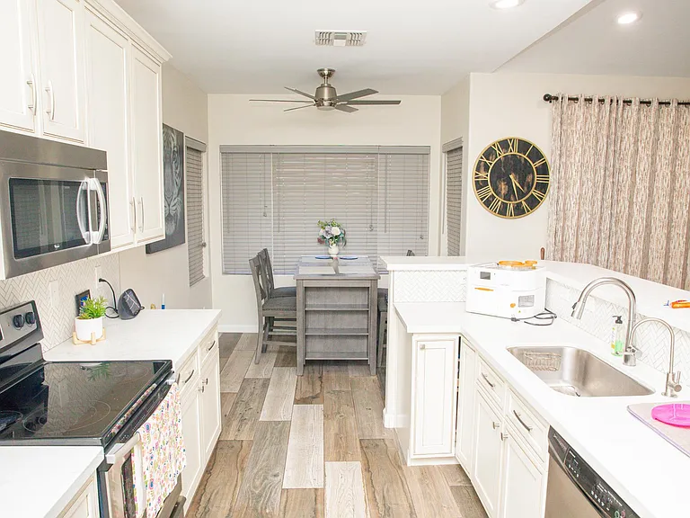 3226 E Rosemonte Dr — Photo 9