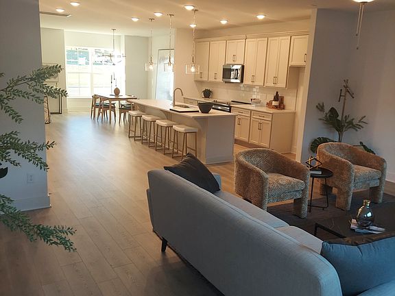 3rd image of 5033 Greentree Dr #39