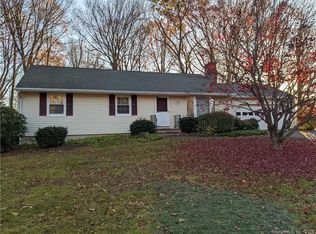 829 Moss Ln, Cheshire, CT 06410