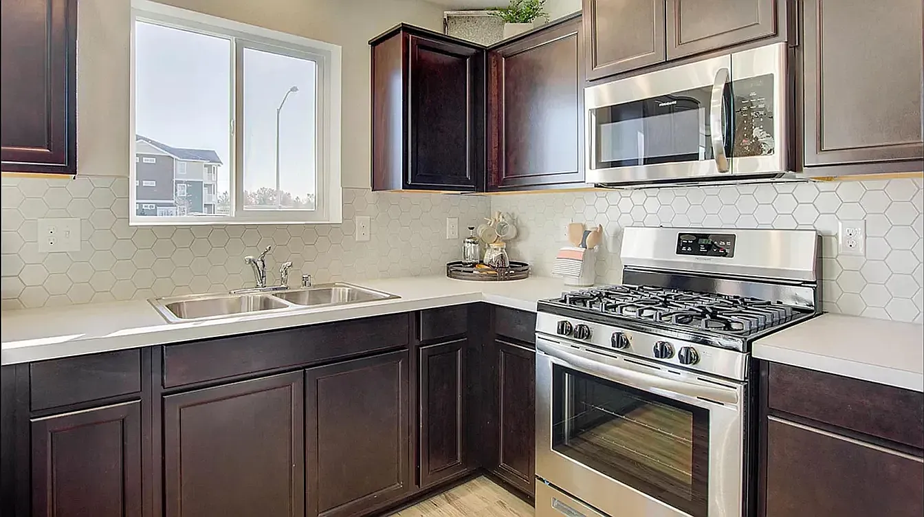 4 bed, 2.5 bath, 1940 sqft, $2,790 — Photo 4