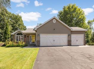 4625 Hamlet Ave N, Oakdale, MN 55128