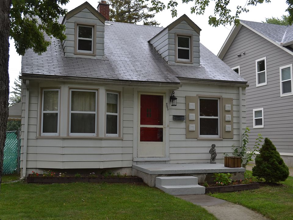 1st image of 203 S Vermont Ave