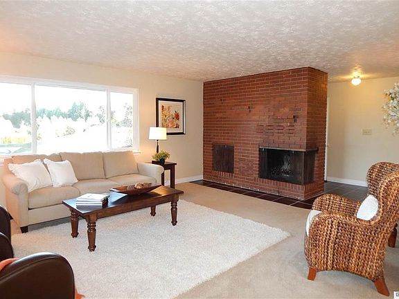 2nd image of 455 Indian Hills Dr