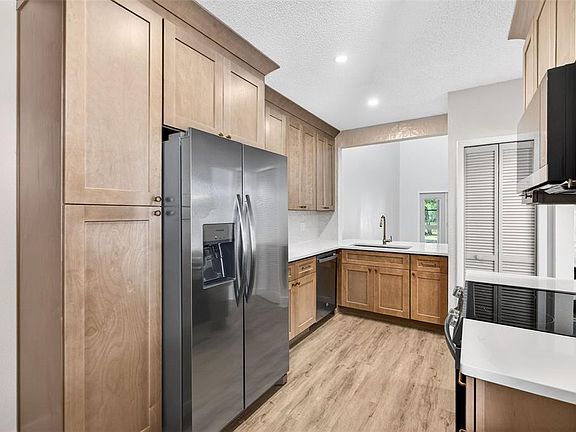 4th image of 639 LAUREL OAK LANE #113