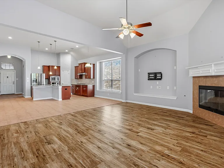 4114 Lee Hutson Dr — Photo 16