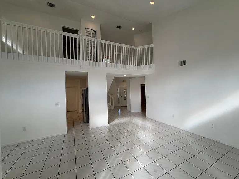 3780 Amalfi Dr #3780 — Photo 5