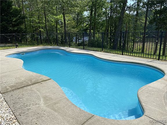 5th image of 128 Heron Ct