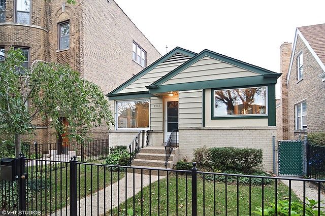 1st image of 2548 W Balmoral Ave
