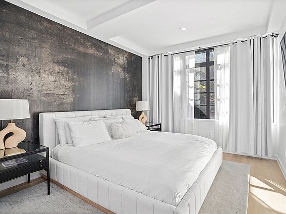 5th image of 537 Lorimer St #102