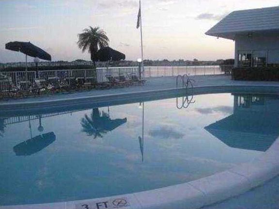 4th image of 1175 Miami Gardens Dr #405