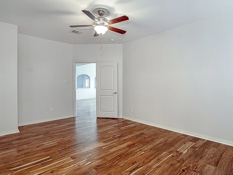 828 Thomas Crossing Dr — Photo 37