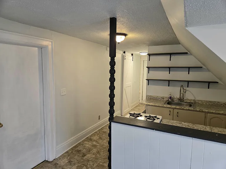 194 Altruria St #3 — Photo 6