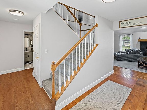 4th image of 21 Sunny Dale Ct