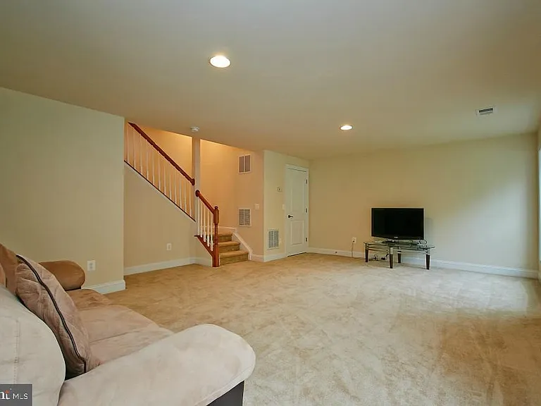 22233 Falling Ter — Photo 23