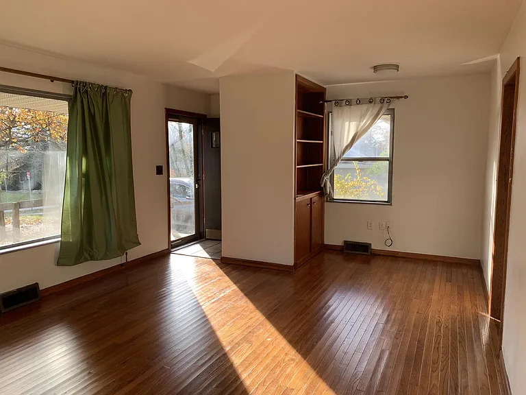 411 N Hillsdale Dr — Photo 4