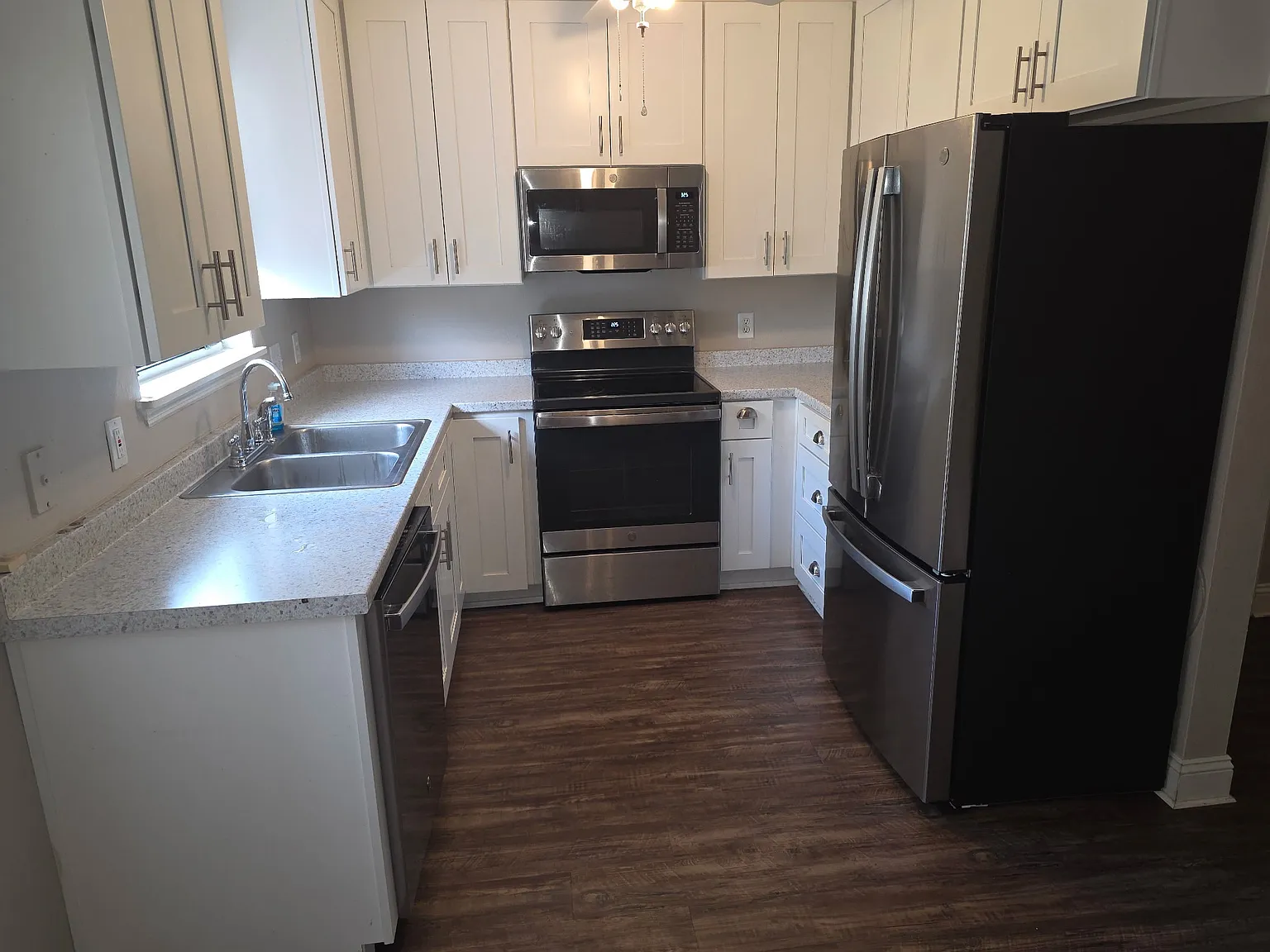 3 bed, 1300 sqft, $2,250 — Photo 3
