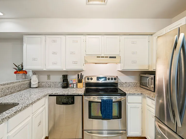 102 Chesterfield Ln #102 — Photo 15