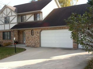 2010 Folwell Dr SW, Rochester, MN 55902