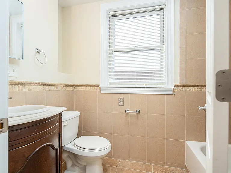 528 47th St #3A — Photo 7