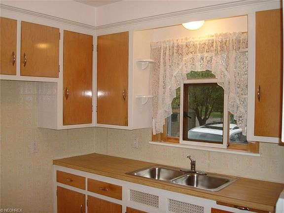 4th image of 19815 Gardenview Dr