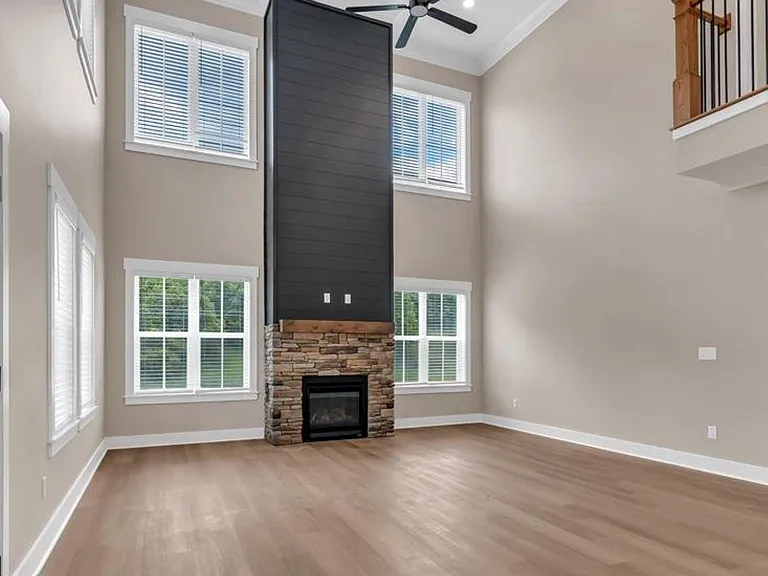181 Circle Dr W — Photo 4
