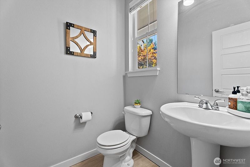 4th image of 12101 172nd St Court E