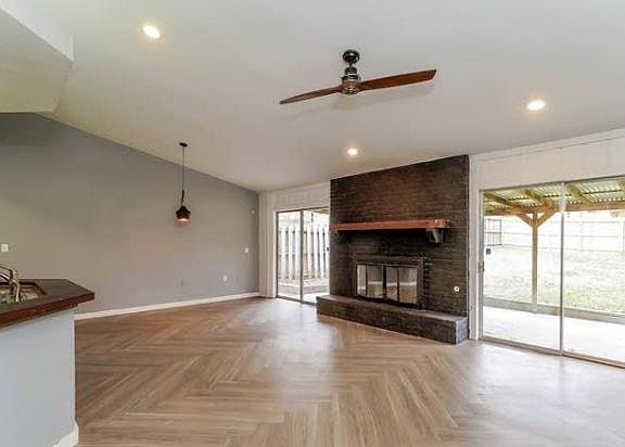 3rd image of 7426 Oak Marsh St