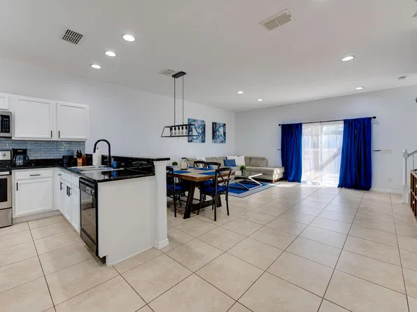 3024 Secret Lake Dr, Kissimmee, FL 34747