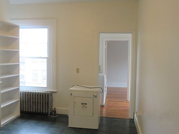 4th image of 39 Strathmore Rd APT 2