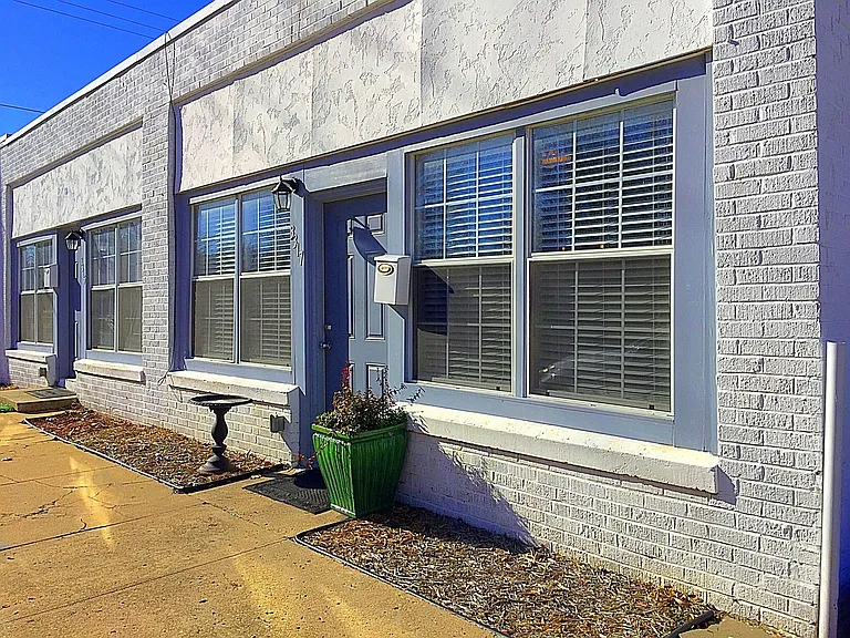 3317 N Shartel Ave — Photo 8