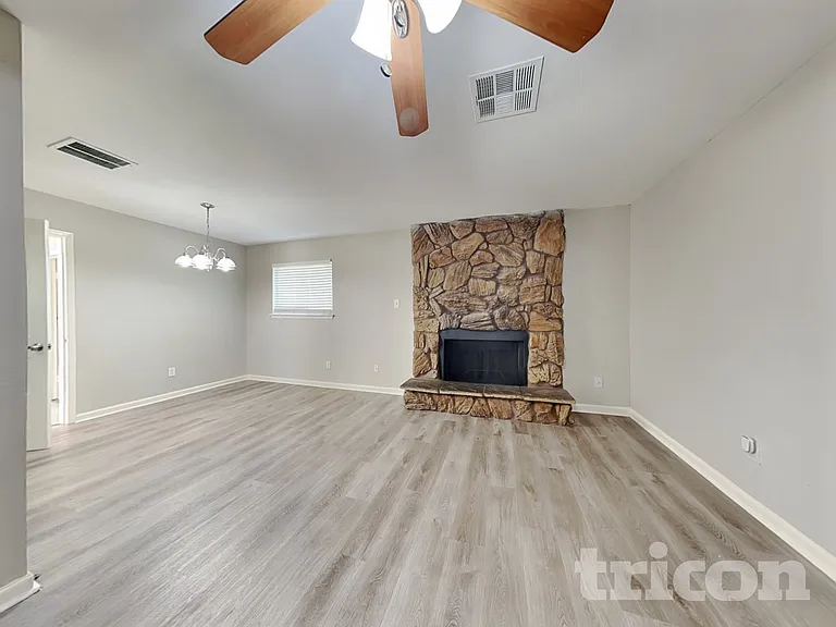 1438 Peach Spring Dr — Photo 4