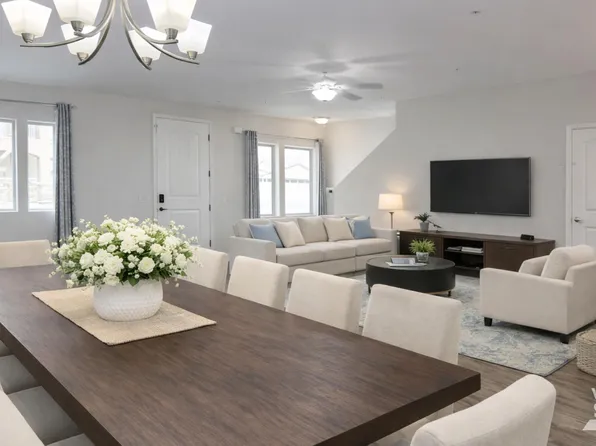 2821 S SKYLINE Drive #113, Mesa, AZ 85212