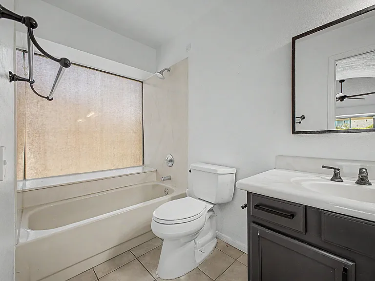 1301 E Taro Ln — Photo 25